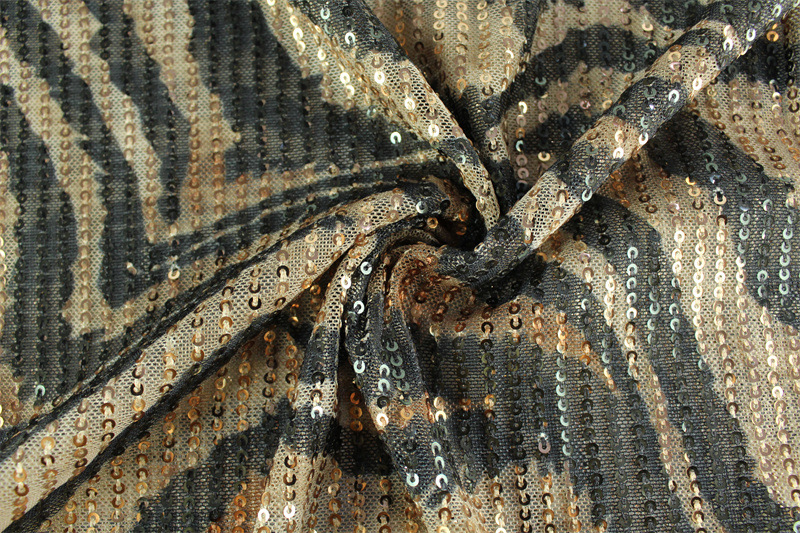 European And American Foreign Trade Women's Clothing New Fashion Sexy V-Destroyed Halter Dress Classic Leopard Pattern Printed Sequined Dress For Women display picture 11