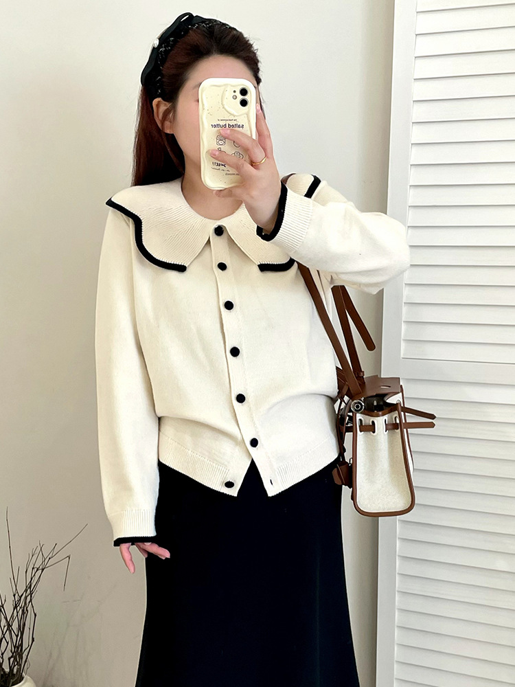 Plus-size women's dress with a youthful doll-neck top and a feminine chanel-style sweater for the autumn of 2025, a chubby girl's knitted sweater 23268