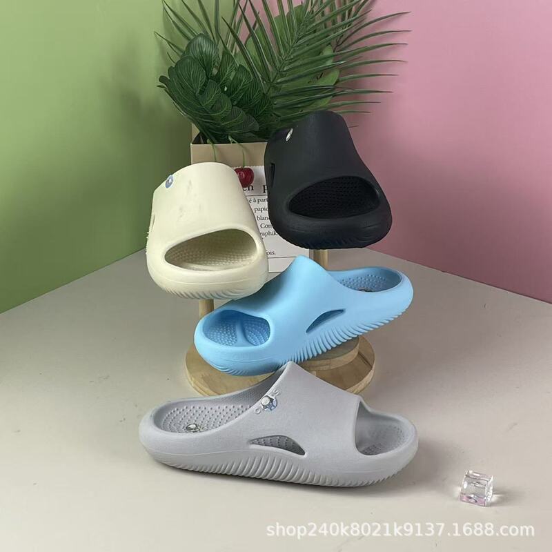 2023 New Men and Women Couple Anti-Slip Slippers Croccs Bread Slippers Outdoor Flat Shoes Slippers Creative