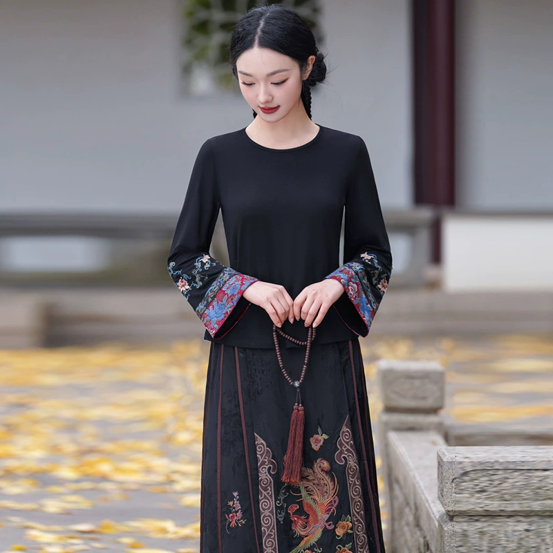 2025 новый национальный стиль женской одежды с контрастной вышивкой с круглым вырезом с длинным рукавом футболка дикая тонкая нижняя рубашка