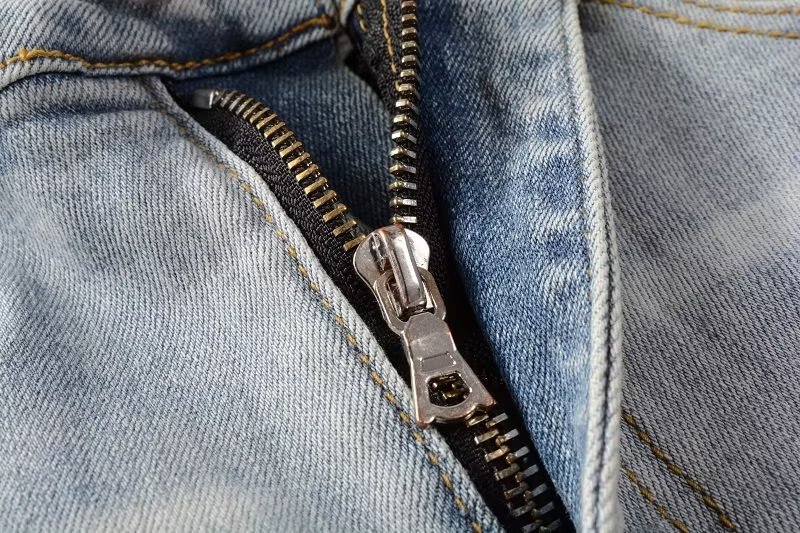 Herrenbekleidung 2024 Stretch-Jeans Herren Sommer dünne Lochstickerei Slim Fit helle Farbe vielseitige lange Hose_voghion.com