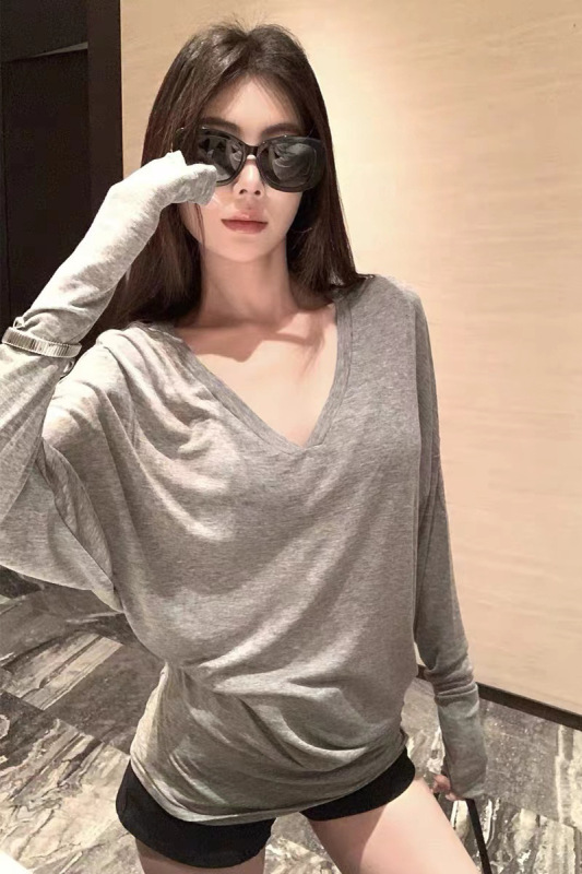 v领蝙蝠袖T恤弯刀百搭扭扭堆叠长袖tee2025新款显瘦低领上衣女|undefined
