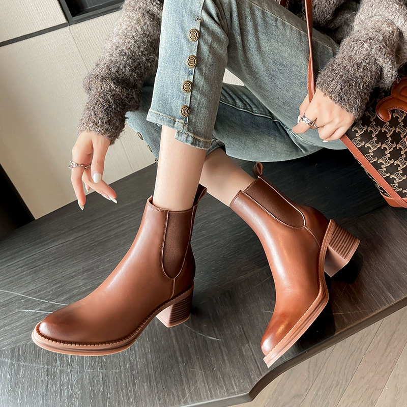 Ботинки Челси в британском стиле, женские коричневые узкие сапоги в стиле ретро с острым носком, 2023 Новые короткие сапоги на толстом высоком каблуке, кожаные одиночные сапоги