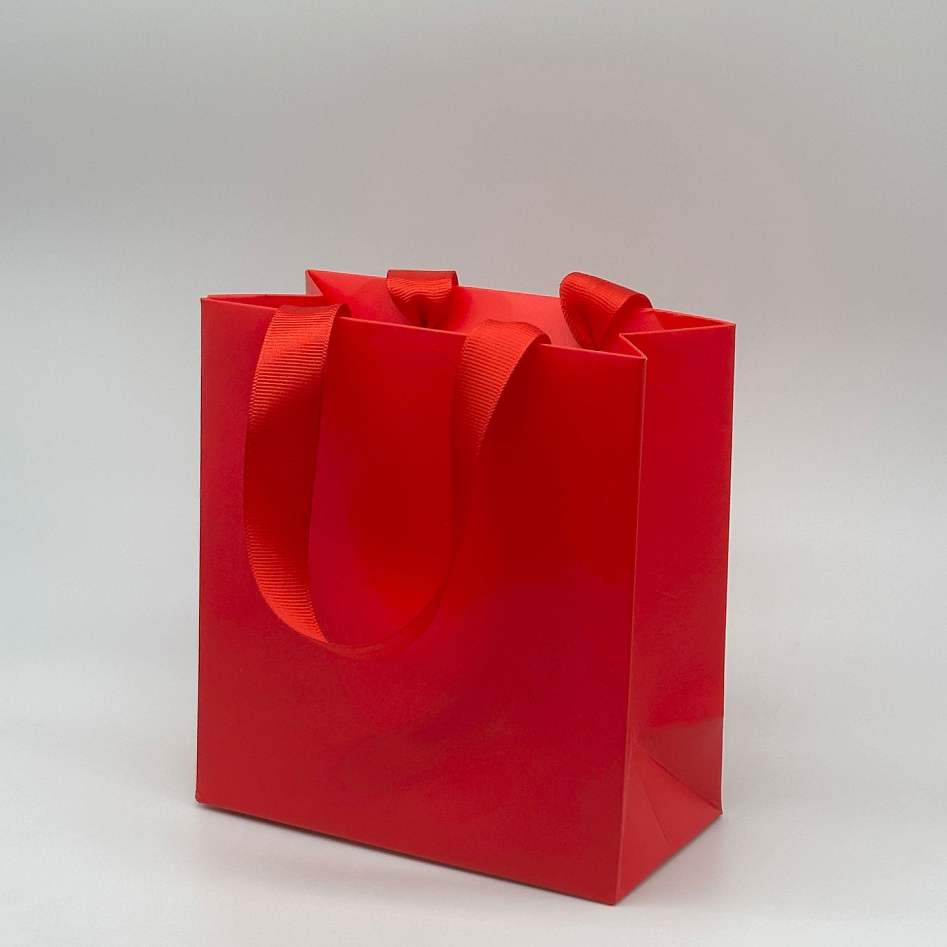 Caja de cajón de papel exterior multicolor extraída Caja de suspensión de almacenamiento Anillo de embalaje de red Caja de joyería de cristal antioxidante