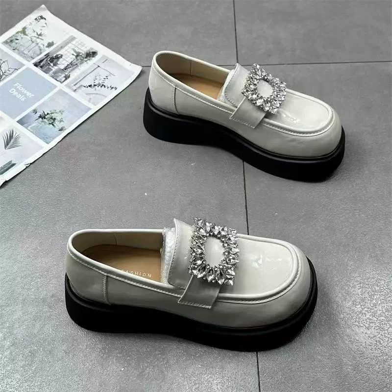 Новая мода на весну 2025 года