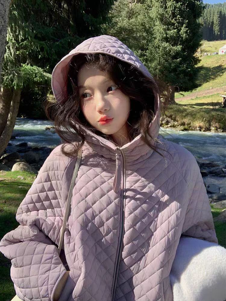 Luz y delgada chaqueta de algodón encapuchada de diamante mujer invierno 2025 nuevo estilo coreano suelto chaqueta de algodón caliente chaqueta de algodón chaqueta de moda