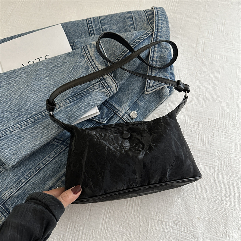 Bolso debajo de las axilas para mujeres 2024 nuevo verano alto sentido de hombro mochila de hombro universal bolso de bolsas de bolsas de bolsas de mujer de verano explosivo