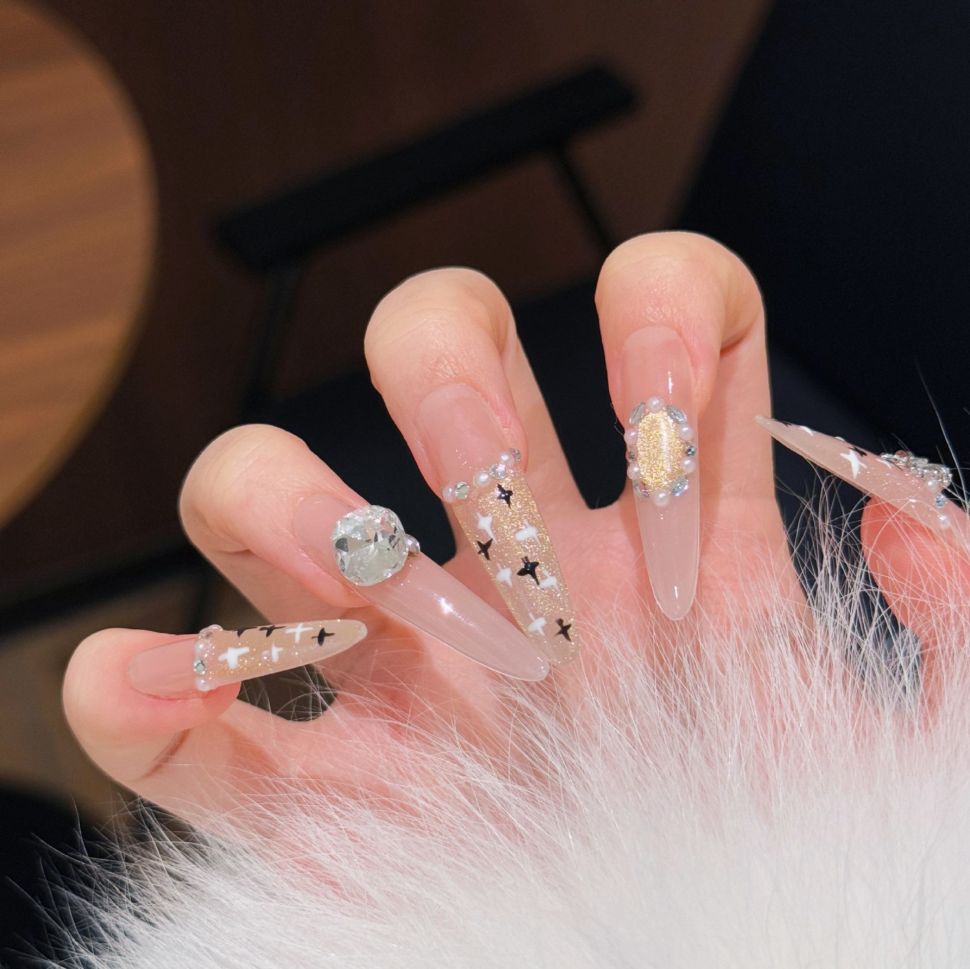 Uña de vestir piezas de uñas al por mayor otoño y invierno nuevo estilo de fragancia pura mano de uñas falsas productos terminados perro fino 4.0 largo