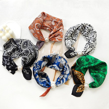 丝巾女2025新款方巾搭配衬衫领巾秋冬围脖系脖高级感流行时尚颈饰