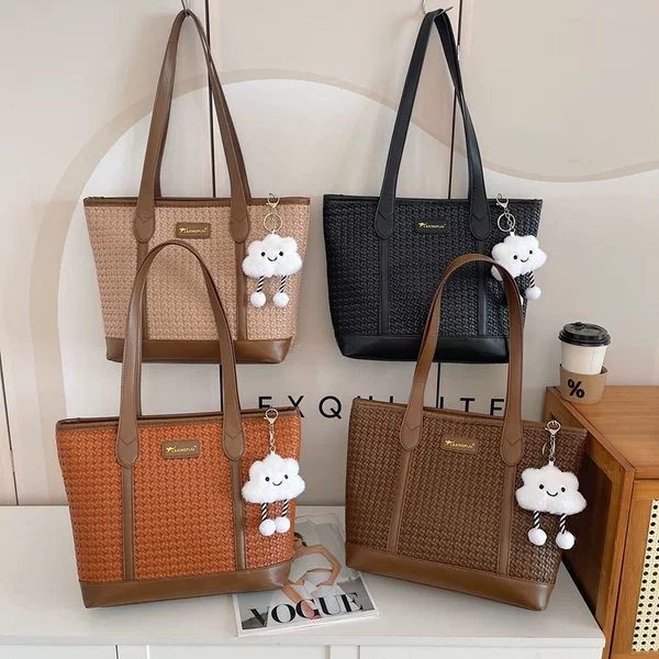 2025 Summer New Women's Bag for School and Commuting, Fashionable Shoulder Bag, Niche Design Handbag, Crossbody Bag