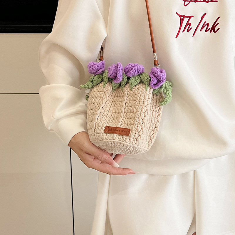 Bolso de cubo de diseño de nicho 2025 nuevo mini bolso femenino ramo de rosas bolso de hombro bolso de mensajero de punto de lana marea