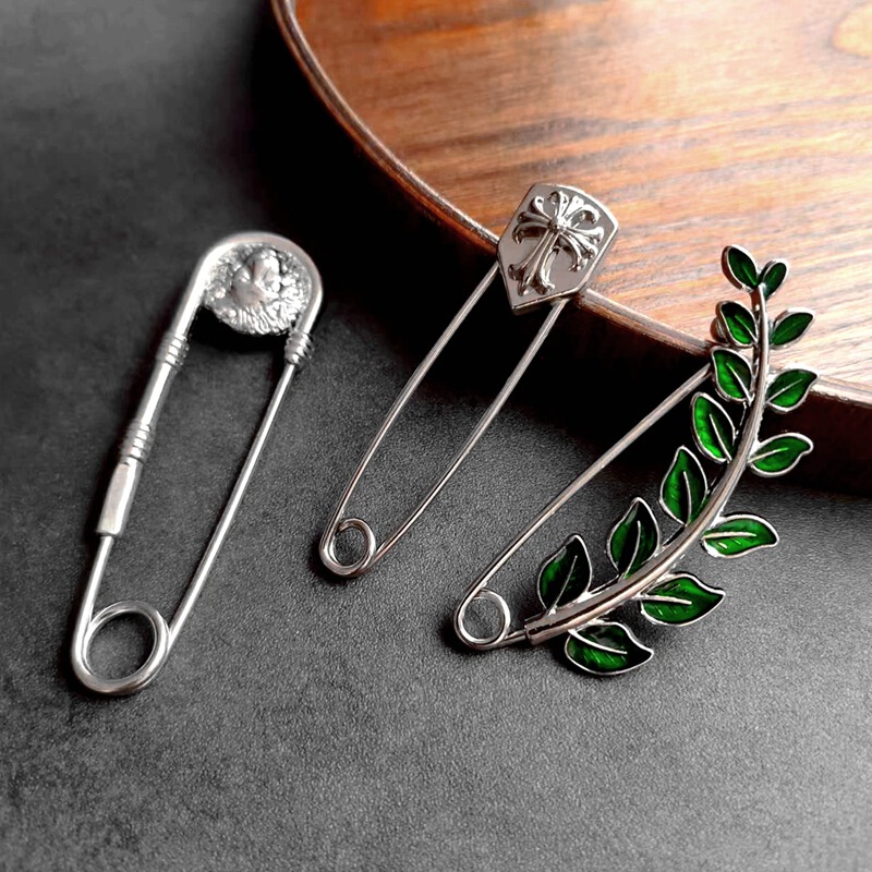 JM Zinc Alloy Electroplated White Color Carved Distinctive Texture Pattern Leaf Logo DIY Accessories Buckle Pin