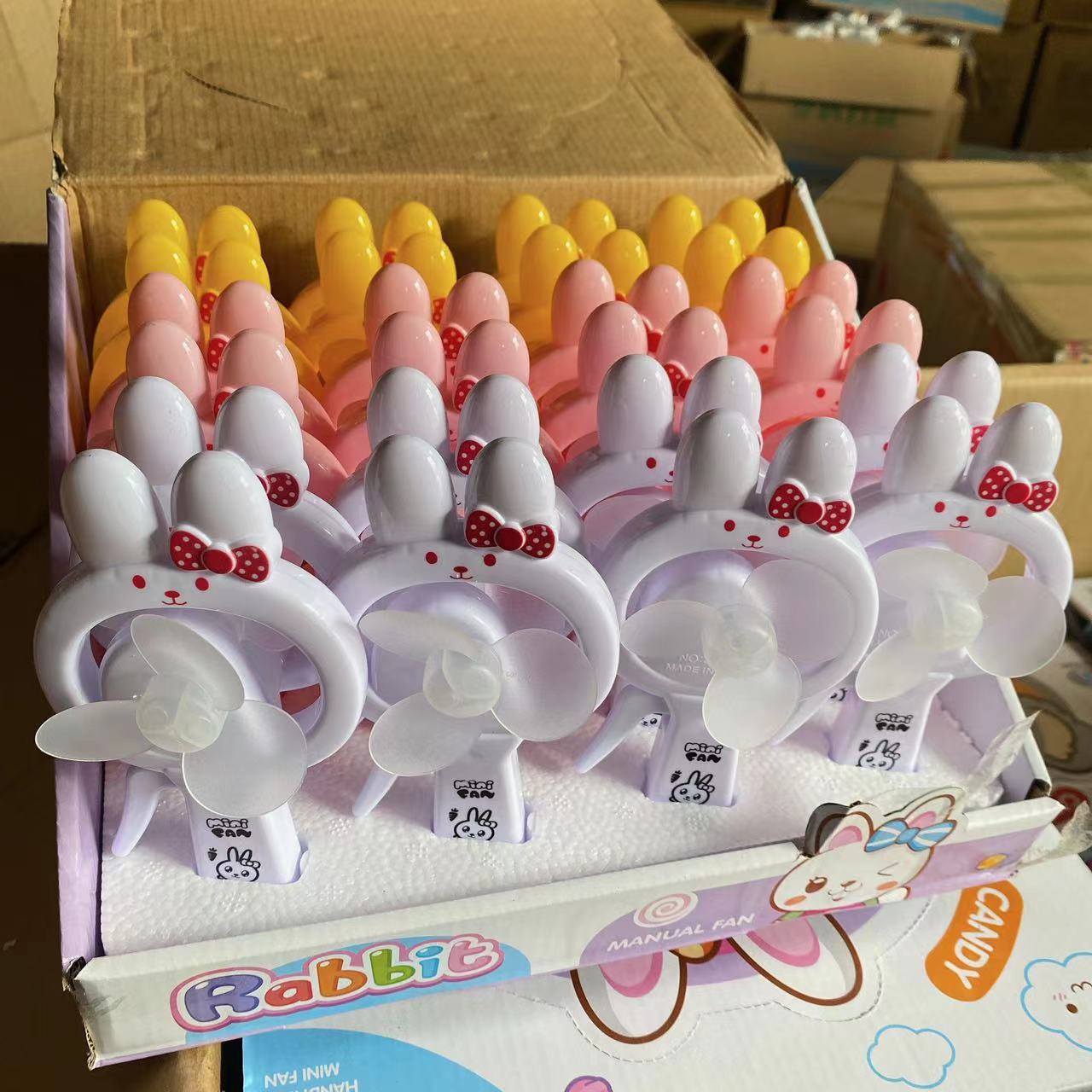Ventilador de mano de dibujos animados de verano ventilador de mano juguetes para niños mini pequeño ventilador de estudiantes ventilador de campo premio regalo