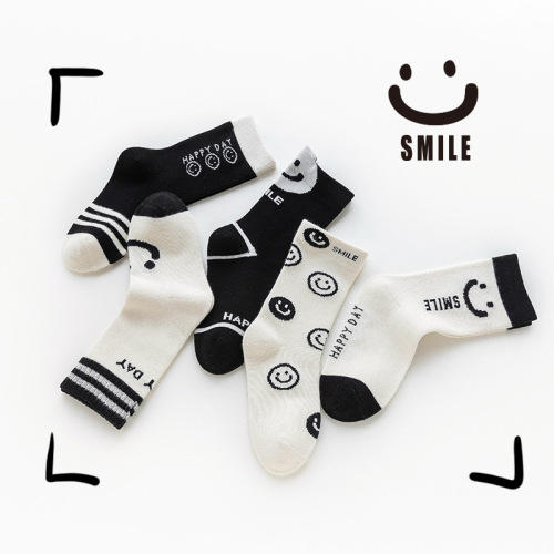 Chongchong said that spring new children's socks are thin, breathable and sweat-absorbent cotton socks, mid-length socks for boys and girls, wholesale