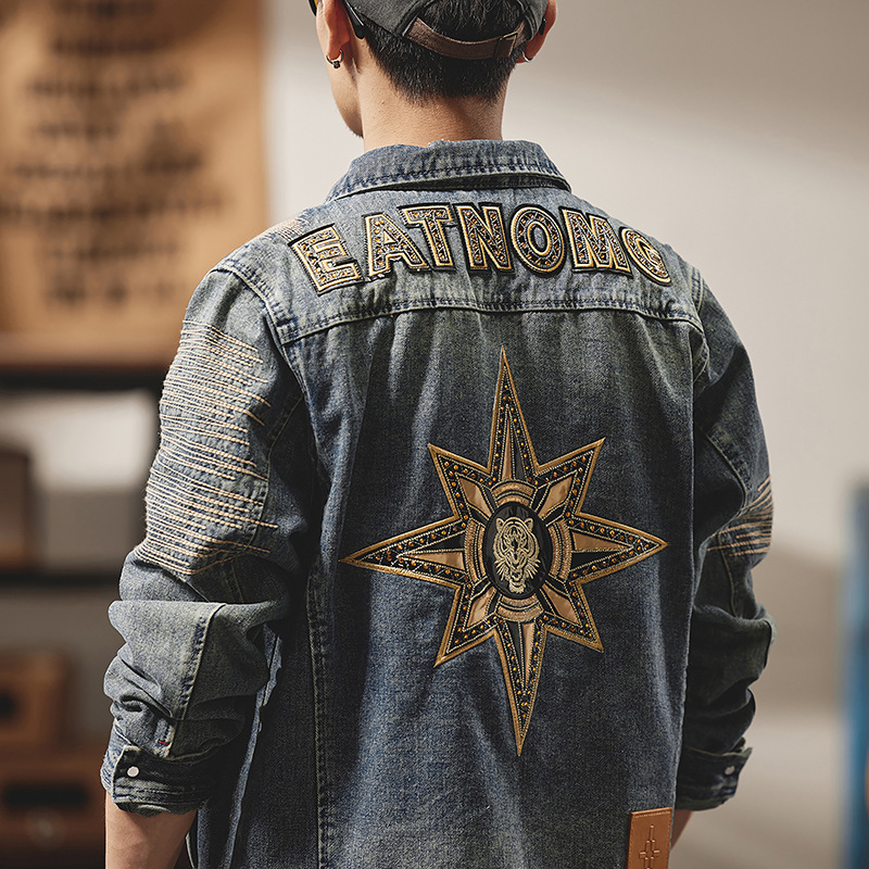 Herr jeansjacka i lyxig bikerstil med broderier_voghion.com