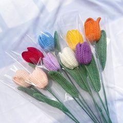 チューリップの手編み毛糸の花は永遠の花のプレゼントの手編みの花の完成品の卸売りをシミュレーションします。