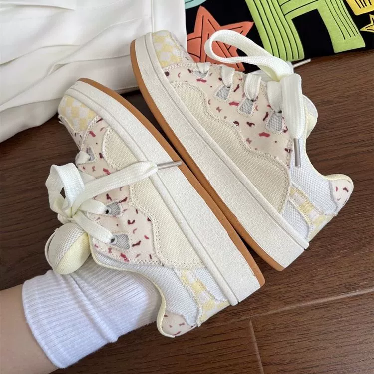 Ретро низкочастотная клюква с цветными хлебными туфлями женская волна 2024 новая национальная волна универсальных коньков