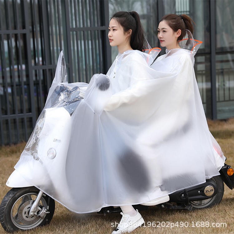 親子タイプの電気自動車のレインコートを大きくして、三人の母子タイプのレインコートを厚くします。|undefined