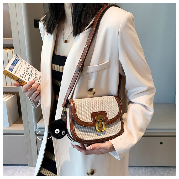 Ženska nova korejska izdaja 2024, majhna kontrastna platnena torba za sedlo, modna in trendovska torba čez telo_voghion.com