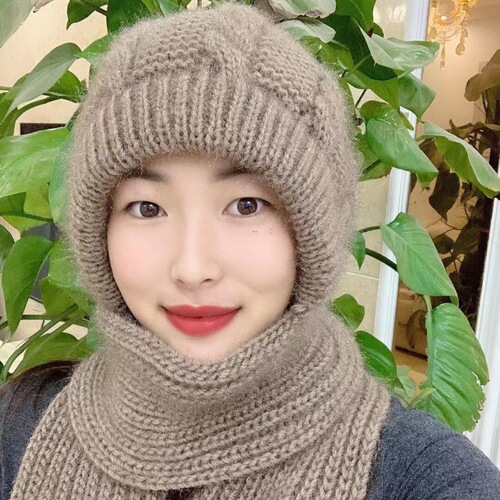 Winter and Autumn Thicken Plush New Women's Warm Riding Hat and Scarf Combo Squirrel Fleece One-Piece Hat Snowstorm Hat