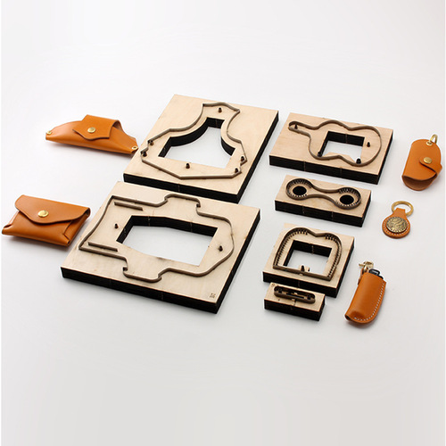 Various knife molds for cutting small leather items. Handmade DIY leather tools. Japanese knives are made of very sharp materials and require no hand cutting.