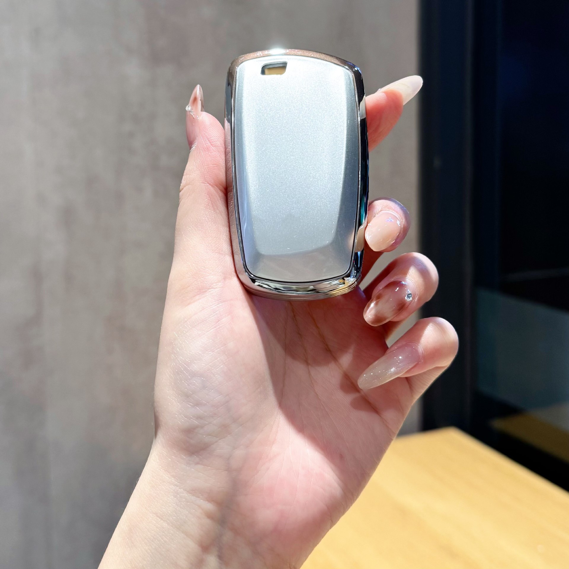 Suitable for BMW key cases, new 3 Series 330li, 5 Series 530li, X1, X2, X3, X4, X5, blade-style women's key case