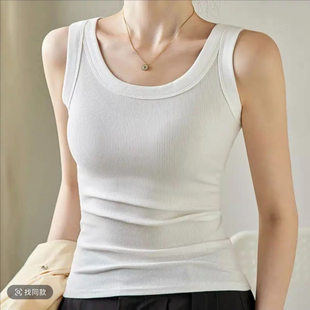 Fitted thin tank top with a round collar, lifting effect