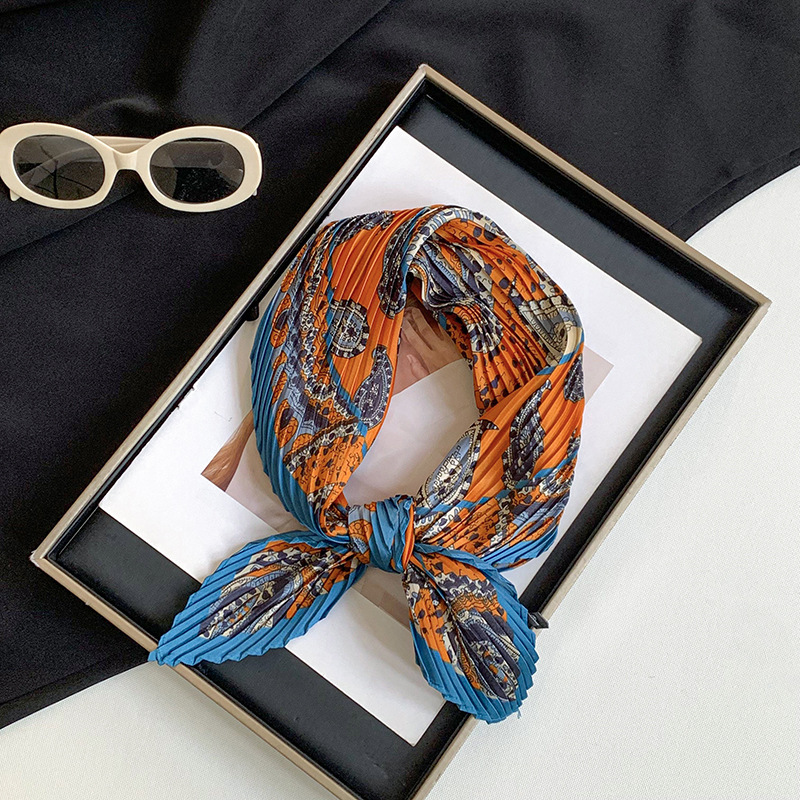 Pañuelo de seda plisado, sentido avanzado, nuevo anacardo, decoración de todo fósforo, bufanda profesional pequeña, bufanda de seda en forma de diamante personalizada, chal