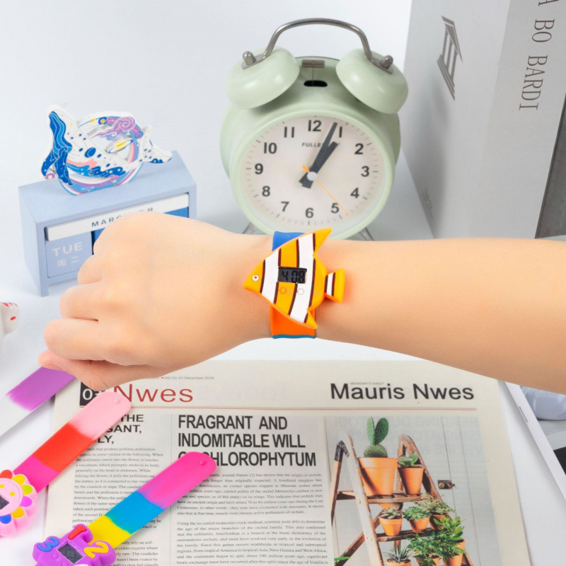 批发儿童动湿印花拍拍手表可爱卡通幼儿园小学生硅胶丝印啪啪圈