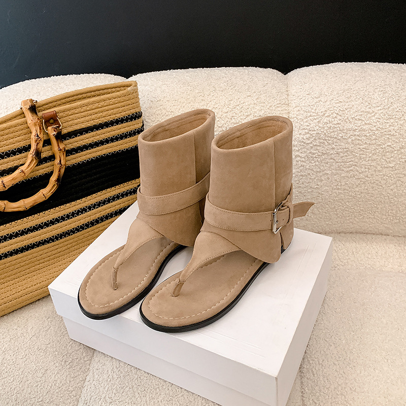 Sandalias de pinza de jeringa de aumento interior de moda para mujer 2025 nuevo verano moda chica pantalones pantalones sandalias romanas de tubo corto