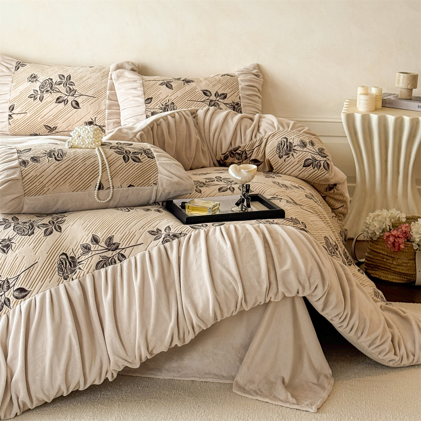 Ensemble quatre pièces style bohème vintage nordique français 2026, idéal pour l'automne et l'hiver : drap-housse, housse de couette et autres éléments en velours épais gaufré._voghion.com