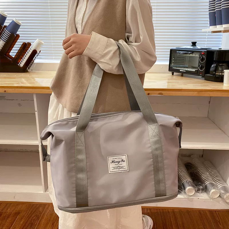 Capacious fashionable luggage travel bag to go out, worn on the shoulder