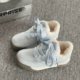 Pequeños zapatos blancos de otoño y invierno adicionados 2025 nuevos zapatos de mujer de color ligero de moda caliente no sofocante zapatos deportivos de viento universitario