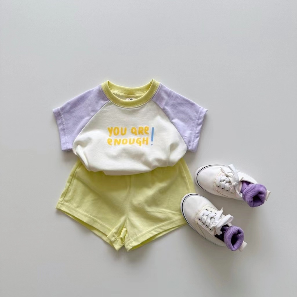 Juego de tres colores con diseños y combinación de colores para bebés/niños pequeños estilo coreano de internet de verano, parte superior con letras, cuello redondo, color pastel, versátil, juego de dos piezas image 7