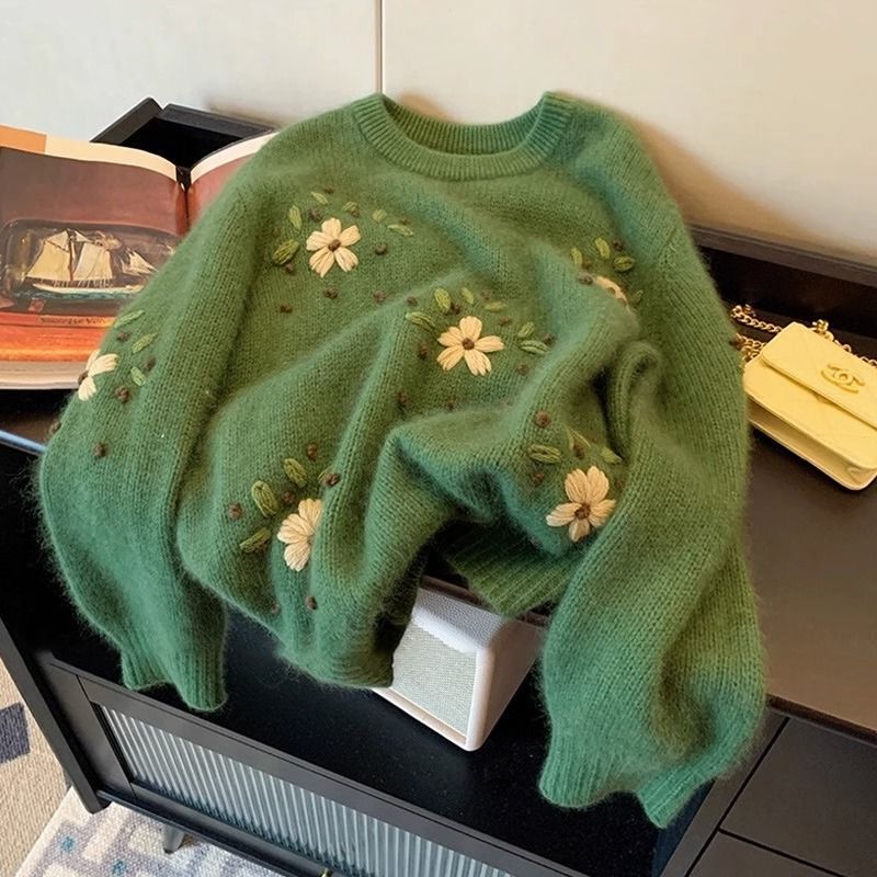 Foreign trade clearance ~ cut label brand vintage green floral embroidered soft glutinous sweater women's autumn lazy style knitted top