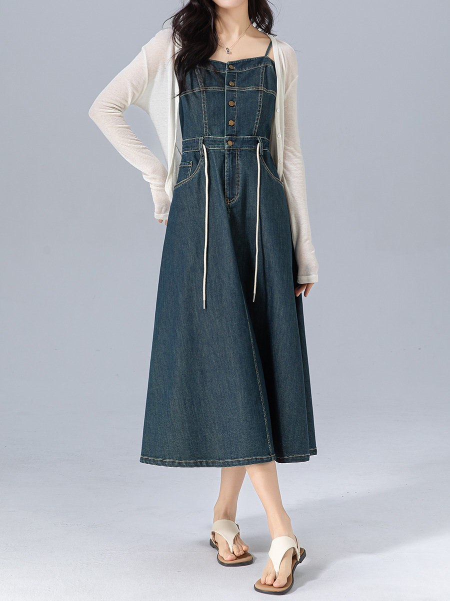 Váy liền hai dây denim cổ điển dáng chữ A thắt eo che hông dài — Xanh đá quý