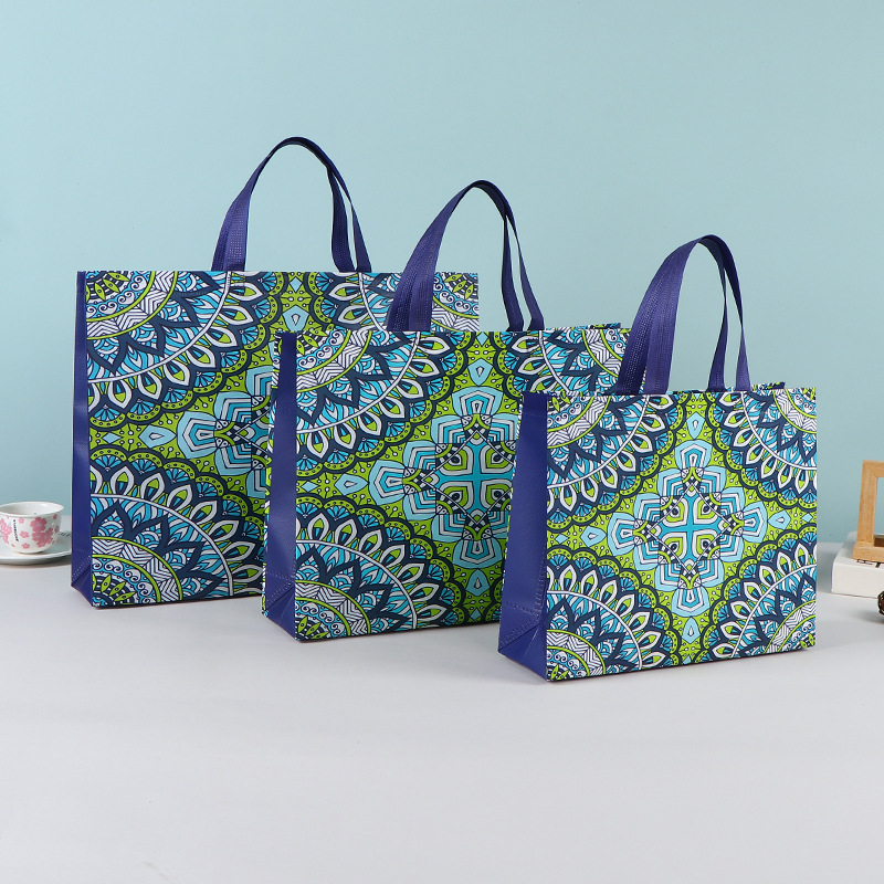 Bolsas de mano no tejidas al por mayor bolsas de embalaje estereoscópicas resistentes al desgaste bolsas de embalaje de dormitorios de estudiantes bolsas de mano en stock