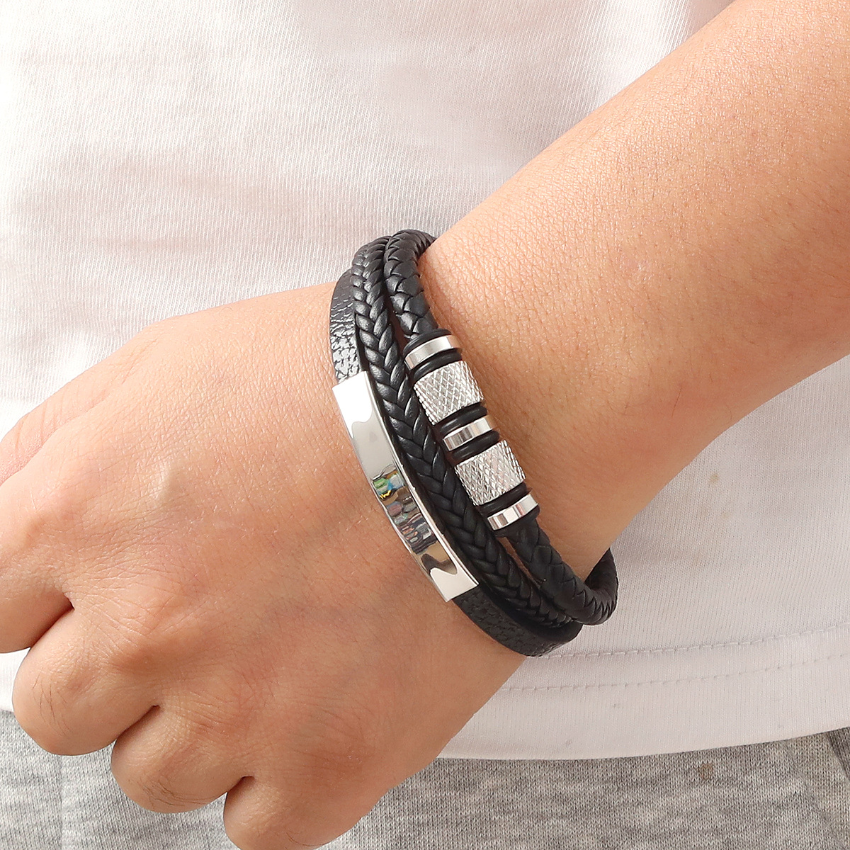 Pulseira masculina multicamada de couro trançado com fecho_voghion.com