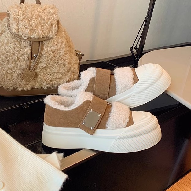 Nuevos zapatos de lana de cuero grueso de invierno de otoño y madrugada de madrugada calentamiento zapatos de galletas casuales zapatos blancos para mujeres