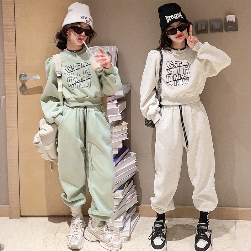 Conjunto deportivo para niñas de felpa otoño e invierno 2023, nuevo suéter grueso de moda para niños de talla mediana a grande con alpaca_voghion.com