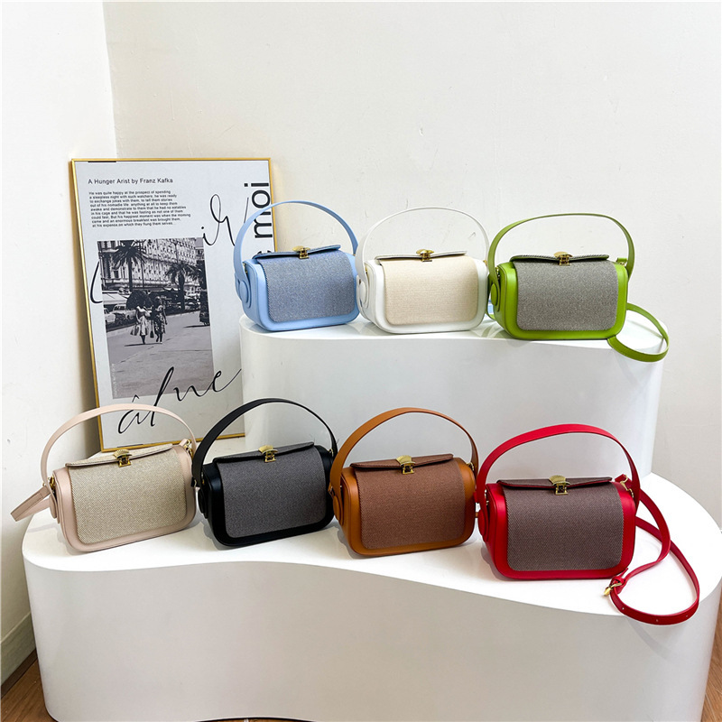 Versión coreana del bolso cuadrado pequeño portátil de alta gama de moda 2024 bolso de mensajero de un solo hombro nuevo transfronterizo bolso de caja de color de contraste