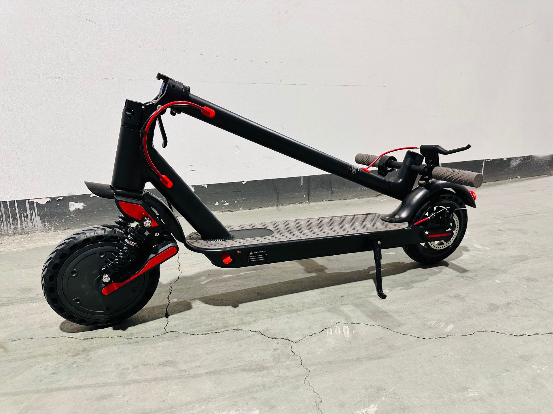 Overseas warehouse straight hair electric scooter 8.5 inch folding scooter driving two-wheeled scooter mini electric car