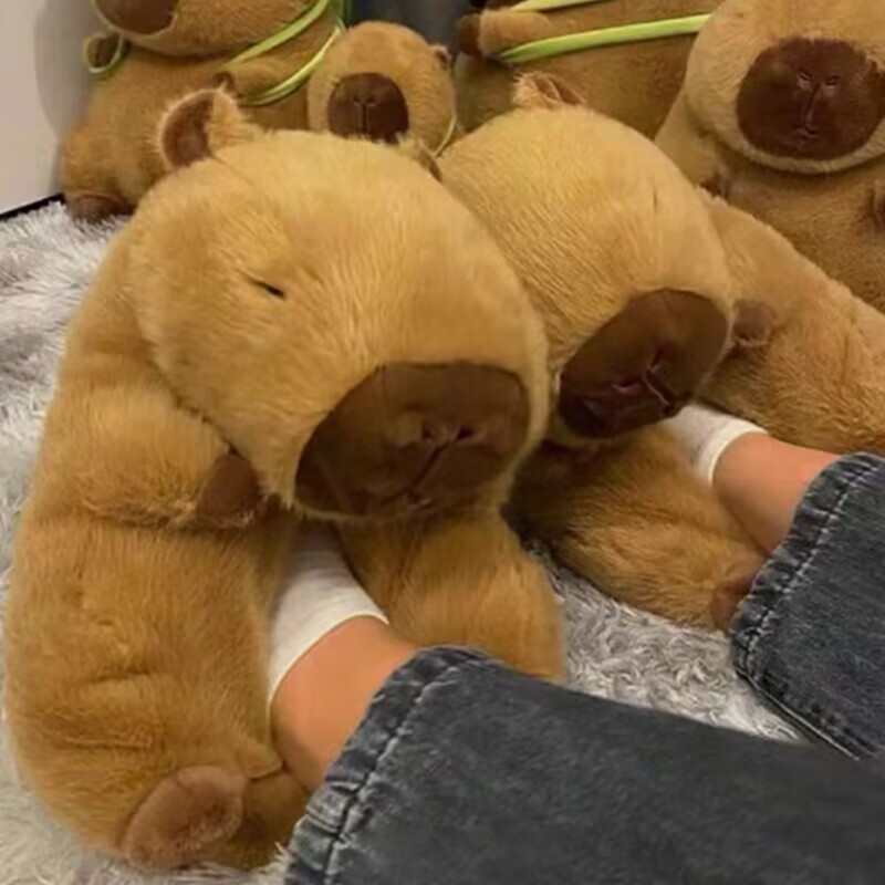 卡皮巴拉玩偶水豚鼠棉拖鞋冬季女生居家棉鞋水豚毛绒拖鞋可爱保暖