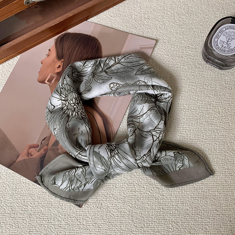 Bufandas de seda cuadrada alta sensación 2025 nueva flor de anacaju imitación bufandas de seda correa de cabello bufandas bufandas al por mayor