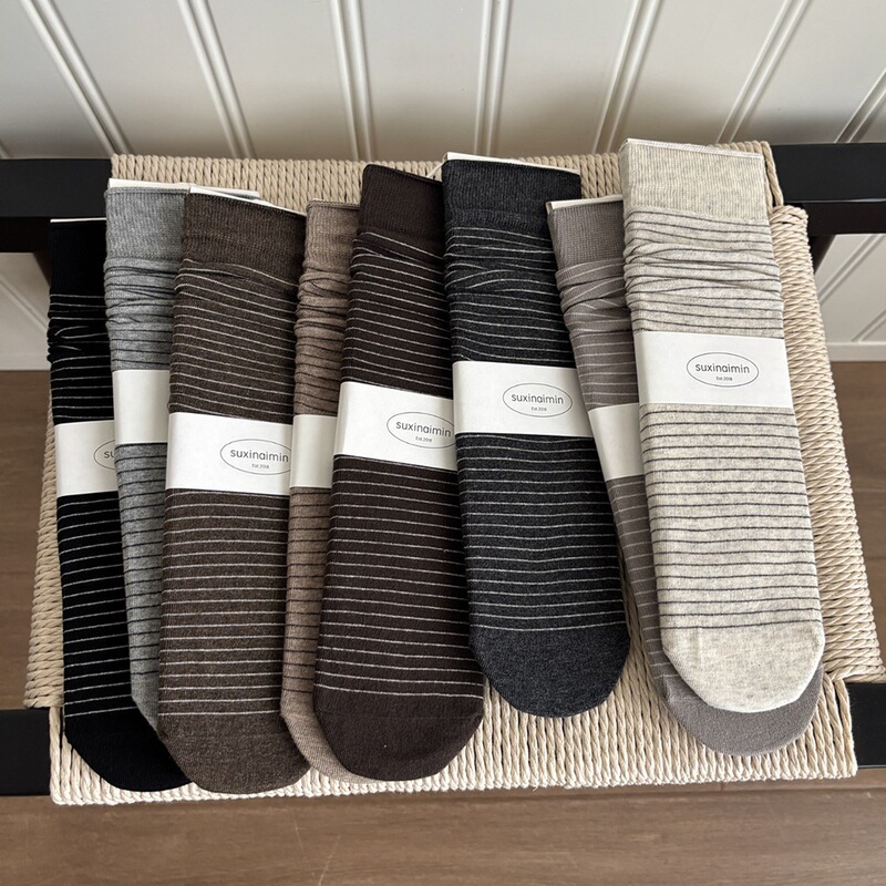 suxinaimin autumn gray socks paired with Birkenstock shoes, mid-calf socks, American-style color-blocking striped retro slouch socks suxinaimin autumn gray socks paired with Birkenstock shoes, mid-calf socks, American-style color-blocking striped retro slouch socks