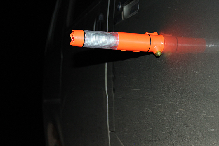 Car safety hammer car multifunctional first aid strong flash flashlight car emergency escape fire hammer window breaker