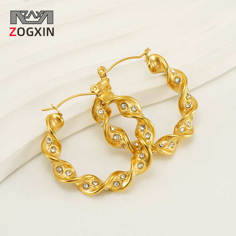 Europeo y americano de acero inoxidable torcido giro pendientes mujer moda temperamento Internet celebridad diamante-incrustado ronda de acero de titanio pendientes al por mayor