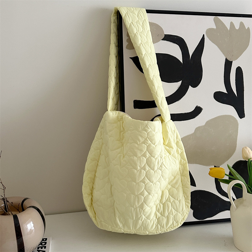 39131 Japanese quilted heart-shaped cotton tote travel bag Crossbody bag for women, large-capacity single-shoulder crossbody canvas bag undefined