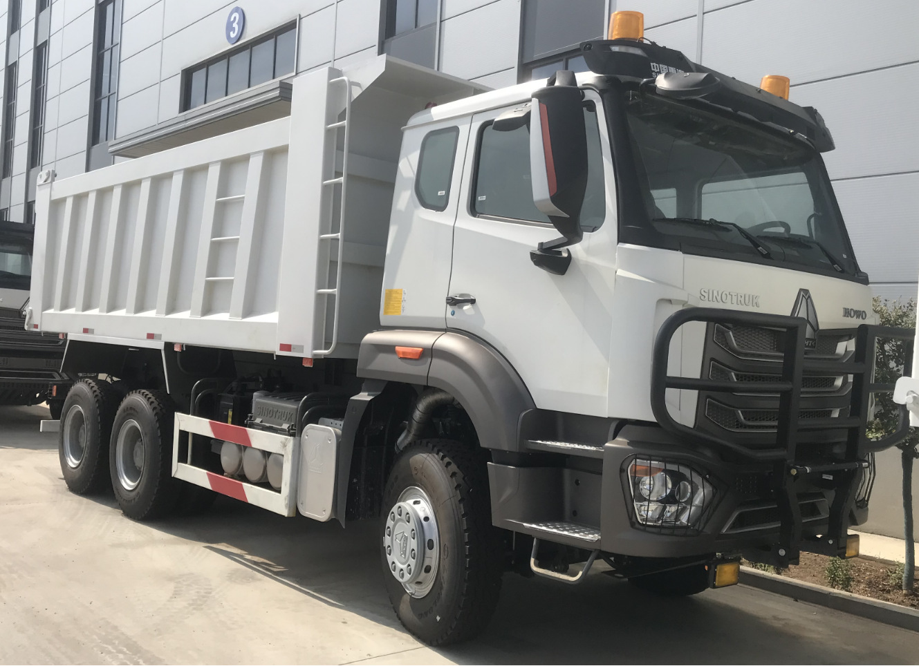 代理出口国二中国重汽豪沃N豪瀚6x4翻斗自卸卡车电话18953179828