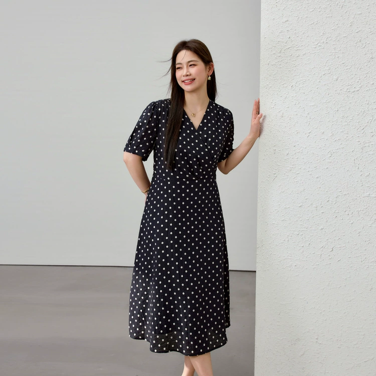 [Элегантное и модное ретро-платье в горошек с v-образным вырезом] Тонкая и красивая женская одежда больших размеров, толстая мм, 2025, летний новый стиль